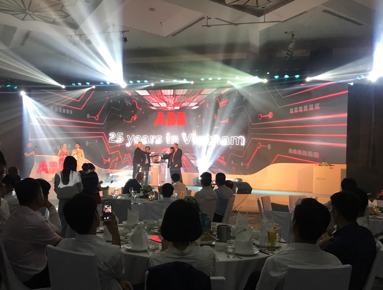 ABB KỶ NIỆM 25 NĂM HOẠT ĐỘNG TẠI VIỆT NAM